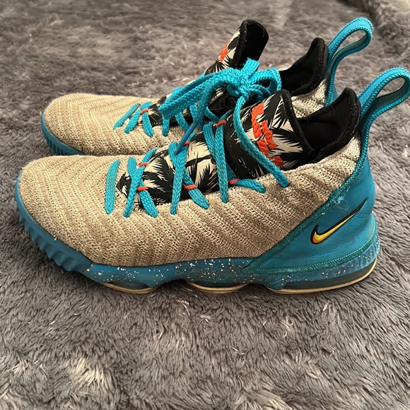 Nike LeBron 16 South Beach - Picture 3 of 5